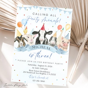 K&ouml;nnte beinhalten: Eine blaue und wei&szlig;e Geburtstagseinladung mit einer Aquarell-Illustration von Bauernhoftieren, die Partyh&uuml;te tragen. Der Text lautet "Calling all Party Animals! Micheal is three!" und enth&auml;lt Details zur Party, einschlie&szlig;lich Datum, Uhrzeit und Ort.