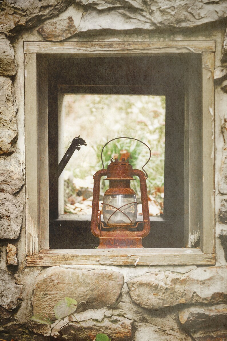 Impresión fotográfica de linterna antigua, decoración de granja, cocina rústica antigua, lavadero, arte victoriano, paisaje otoñal de Pensilvania imagen 3