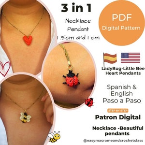 Puede incluir: Un patrón digital para tejer al crochet tres colgantes diferentes: un corazón, una mariquita y una abeja. El patrón incluye instrucciones en español e inglés. Los colgantes miden aproximadamente 1,5 cm y 1 cm.
