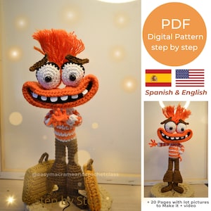 Puede incluir: Un patrón de crochet para un personaje de dibujos animados con pelo naranja, labios rojos y una camisa a rayas. El patrón está disponible en español e inglés e incluye 20 páginas con imágenes y un video.