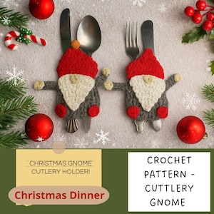 Puede incluir: Soportes de cubiertos de gnomos navideños de ganchillo con sombreros rojos, barbas blancas y cuerpos grises. La imagen incluye el texto "Christmas Dinner" y "Christmas Gnome Cutlery Holder!"