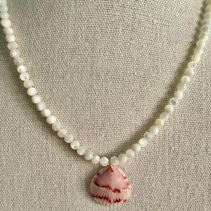 Short beaded Shell necklace  - DAISY