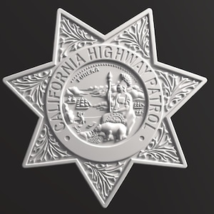 Op de afbeelding: Een wit, zespuntig stervormig badge met de woorden "CALIFORNIA HIGHWAY PATROL" en "EUREKA" rond een centraal beeld van een vrouw met een staf.