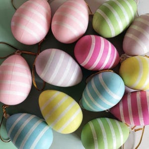 Cartoon style Easter plastic surprise egg toy with openable eggshell design, fun gift for children and spring party decoration.