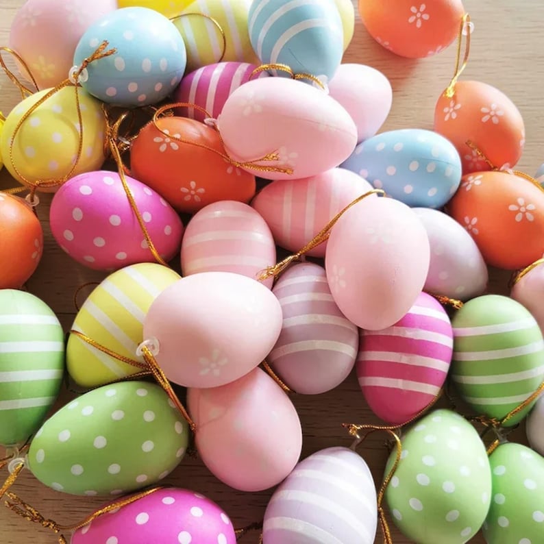 Cartoon style Easter plastic surprise egg toy with openable eggshell design, fun gift for children and spring party decoration.