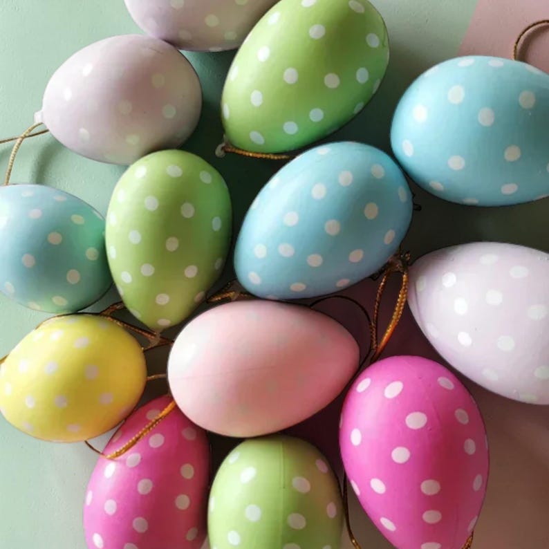 Cartoon style Easter plastic surprise egg toy with openable eggshell design, fun gift for children and spring party decoration.