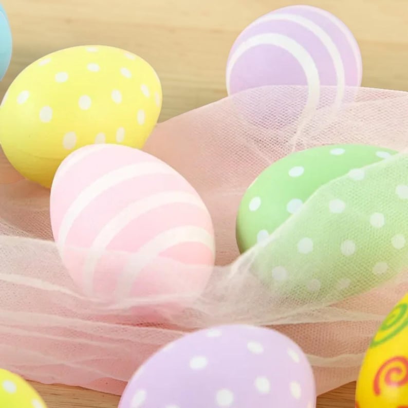 Cartoon style Easter plastic surprise egg toy with openable eggshell design, fun gift for children and spring party decoration.