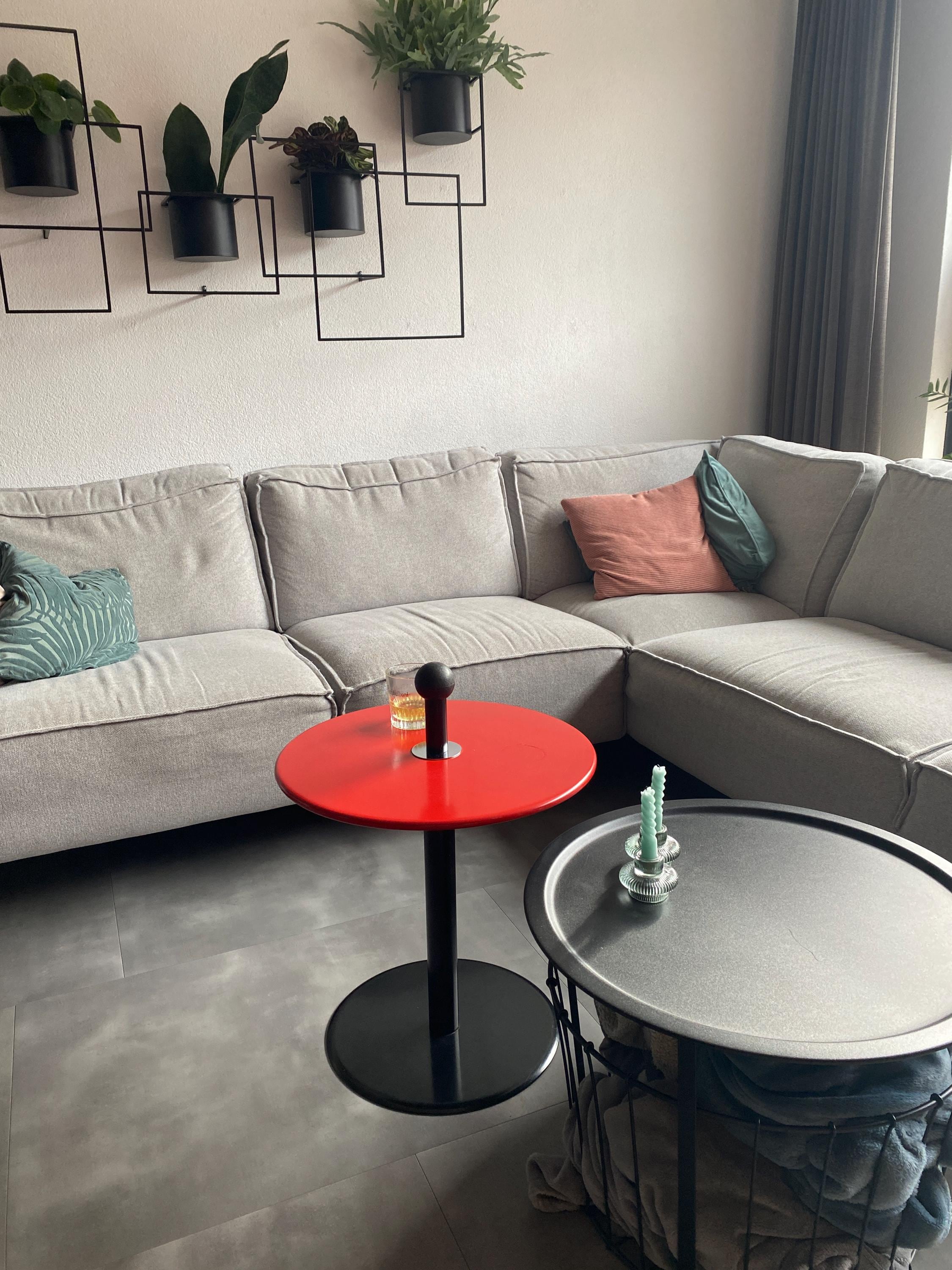 IKEA VI Table – 1993 Postmodern Memphis Design – Red & Black Side