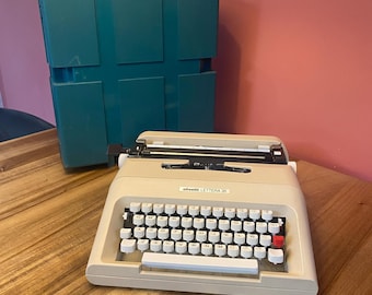 Silver Reed SR10 ポータブルタイプライター - スペイン語キーボード