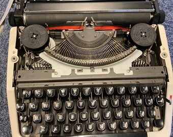 Brother Deluxe 220 Typewriter (1986) – QWERTY – Made in Japan
