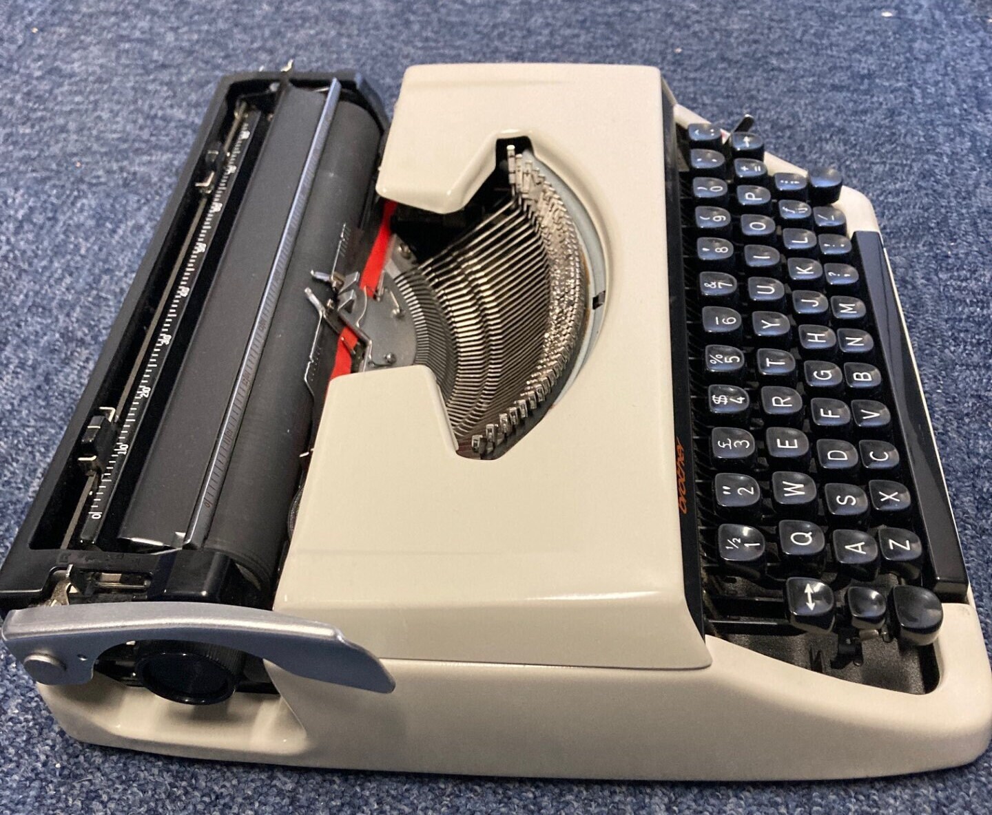 Brother Deluxe 220 Typewriter (1986) – QWERTY – Made in Japan