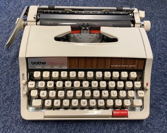 Brother Deluxe 1350, Vintage Typewriter, 1971. Cream/brown