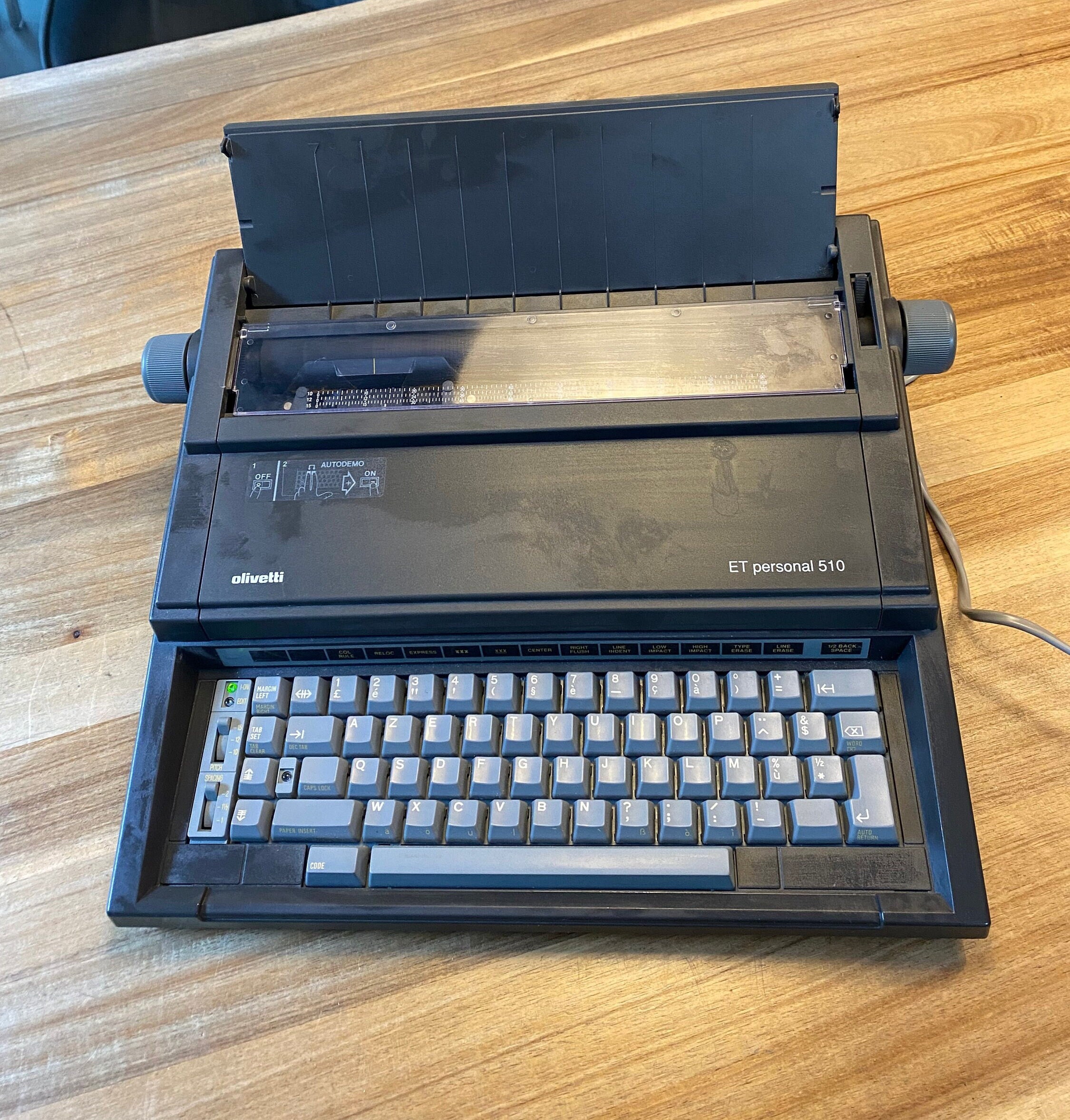 【伊】Olivetti ET personal 510-II 電子タイプライター Olivetti ET Personal 510 Typewriter (ca. 1980) – AZERTY – Electric