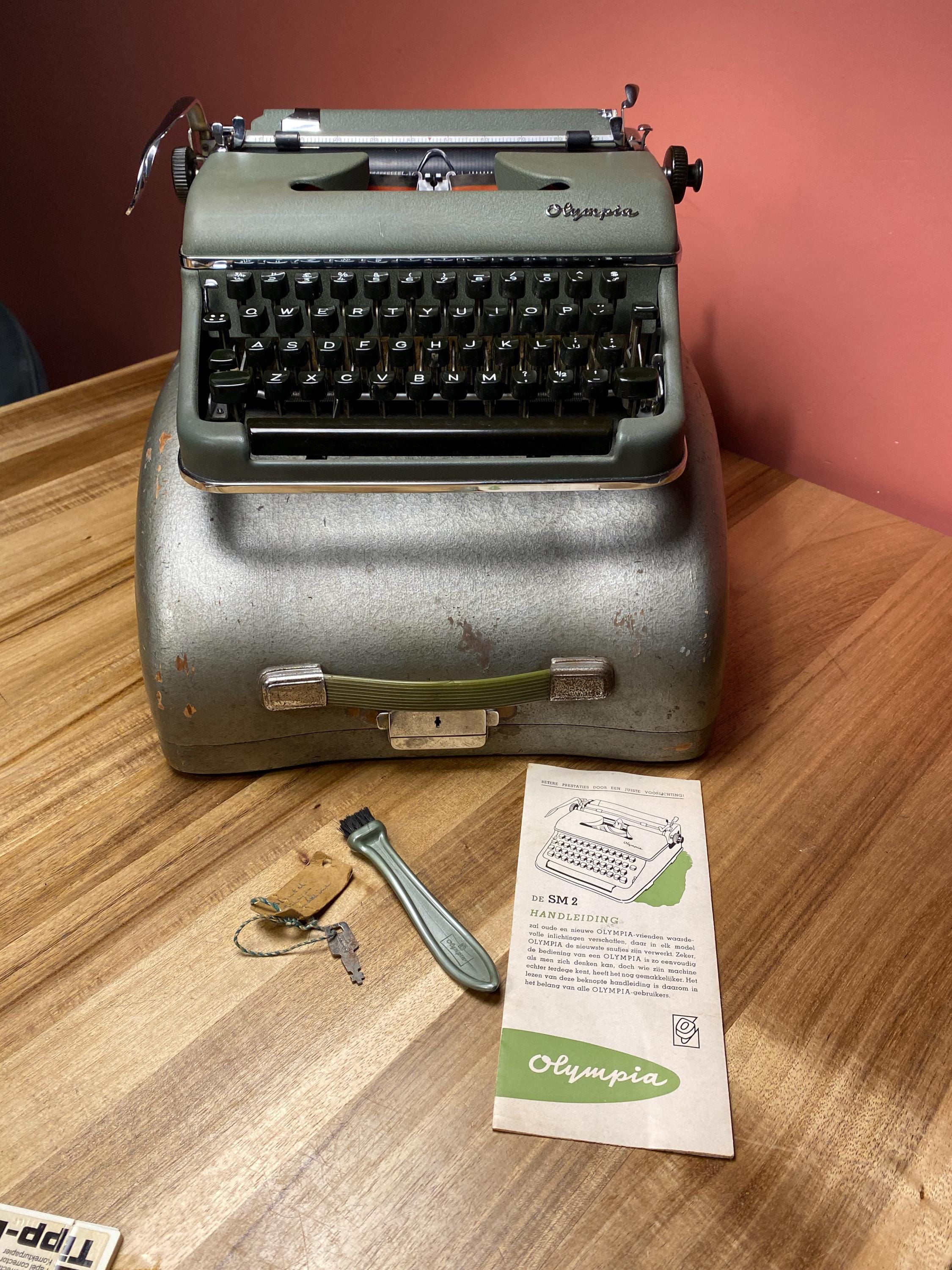 オリンピア SM2 タイプライター – 1956年 – 書体 No. 8 Elite (11 cpi 