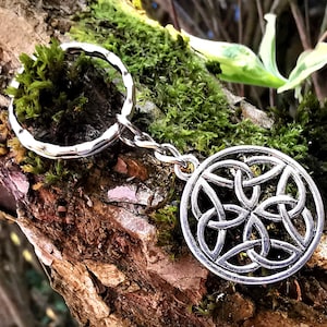 Celtic knot Triquetra Keychain, eternal Love Charm, Valentines gift for lovers, Trinity Knot Charm Keyring  Bag Charm Zipper charm
