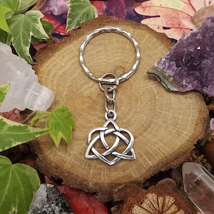 Eternity Love Heart Triquetra Keychain Trinity Knot Charm Witches protection Keyring Pagan wicca bag Charm Wiccan Zipper charm New home gift