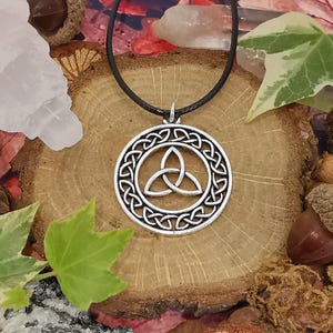 Celtic Triquetra Necklace Trinity Knot Jewellery Witches protection charm Pagan jewellery wicca gift Men&#39;s Celtic pendant Wiccan witchy gift