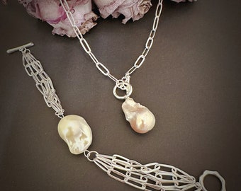 SOLO Pearl Charm Bracelet | White Baroque Pearl | Wedding Gift