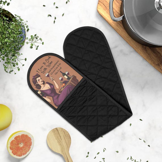 Vintage-Inspired Oven Mitts - Quirky Kitchen Essential for Baking Enthusiasts and Chefs, Retro Housewarming Present, Charming Cooking Gift