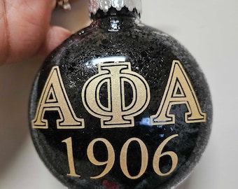 Adorno navideño de la fraternidad Alpha Phi Alpha, Inc.