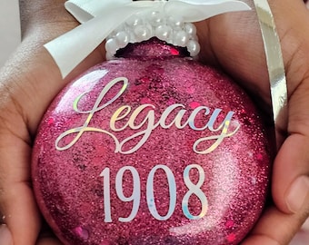 Adornos navideños minilegados de la hermandad Alpha Kappa Alpha Inc.
