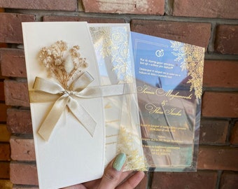 Elegant Wedding Invitation Set: Acrylic and Foil Invitations with Beige Envelope and Exquisite Dry Floral Detail