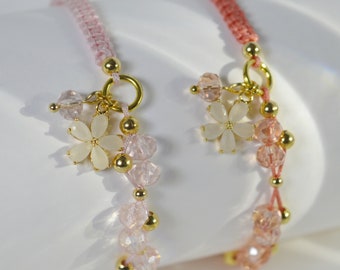 Bracciale macramè con ciondolo fiore