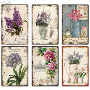 Peut inclure: Ensemble de six plaques métalliques de style vintage illustrant des fleurs. Chaque plaque présente un motif floral différent, notamment de la lavande, des roses et des lys. Les plaques ont un aspect vieilli et usé et présentent du texte en français.