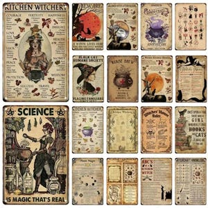 Puede incluir: Una colección de letreros metálicos de estilo vintage con diseños de brujas. Los letreros presentan ilustraciones de brujas, calderos y textos como "Kitchen Witchery" y "Beware". La paleta de colores incluye marrones, naranjas y verdes, evocando una estética rústica de Halloween.