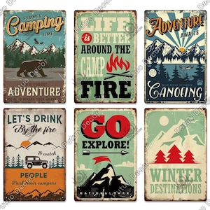 Peut inclure: Ensemble de six enseignes métalliques vintage sur le thème de l'aventure en plein air. Les enseignes présentent des illustrations de montagnes, de feux de camp, d'ours et des textes tels que « Camping Time », « Adventure Awaits » et « Go Explore ! » La palette de couleurs comprend des verts, des bruns et des rouges.