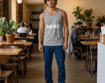 Koszulka SUP NERD z blokowym tekstem | Minimalistyczna typografia, biały, swobodny top