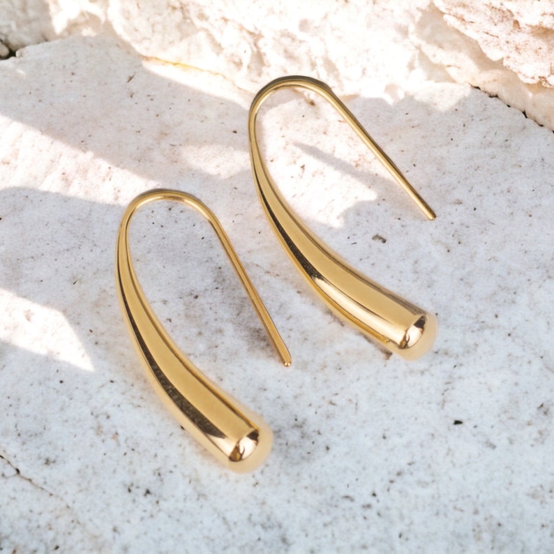 Pendientes gota de agua de oro de 18K, pendientes minimalistas, pendientes colgantes, pendientes de gancho, pendientes colgantes de oro, regalo para ella, joyería nupcial imagen 1