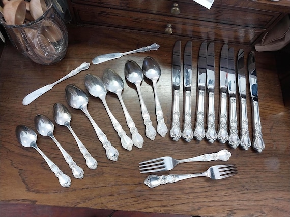 Vintage 1847 Rogers Bros Heritage Silverplate Flatware Set – 20 Pieces – Elegant Floral Baroque Pattern – Midcentury Silverware
