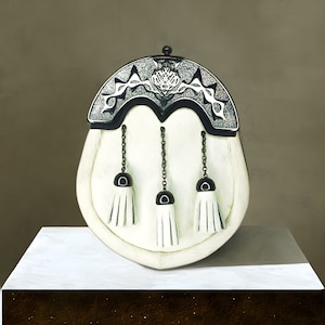 Scottish Full Dress White Calfskin Sporran – Modern Highland Sporran with Three Thistle Details & Chain Strap