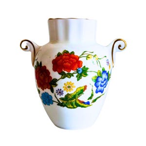 Wazon Aynsley, porcelana kostna Famille Rose, wazon Posy, reprodukcja projektu XV11