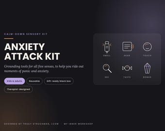 Może przedstawiać: Zestaw sensoryczny Calm-Down o nazwie Anxiety Attack Kit zawierający narzędzia uziemiające dla pięciu zmysłów. Grafika zawiera ikony węchu, słuchu, dotyku, wzroku, smaku oraz bonus. Etykiety tekstowe obejmują Kids & adults, Reusable, Gift-ready black box i Therapist-designed.