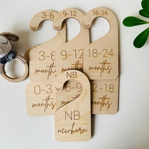 Séparateurs de placard en bois pour bébé, marqueurs de taille pour les vêtements pour bébés, nouveau cadeau de Noël pour bébé, suspension pour penderie pour bébé, cadeau de baby shower