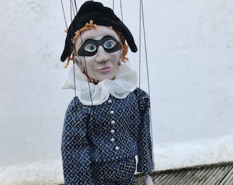 Marionetta fatta a mano, burattino a filo “Arlecchino”