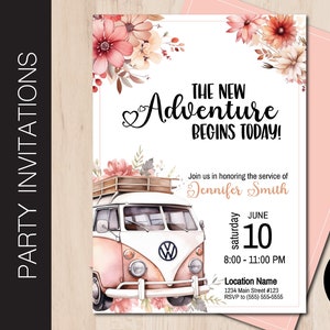 Op de afbeelding: Een witte en roze vintage bus met bloemen op het dak en een bloemige rand. De tekst "The New Adventure Begins Today!" staat bovenaan de uitnodiging. De uitnodiging is voor een feest ter ere van Jennifer Smith op 10 juni van 20:00 tot 23:00 uur. De locatie is 1234 Main Street #123. RSVP naar (555) 555-5555.