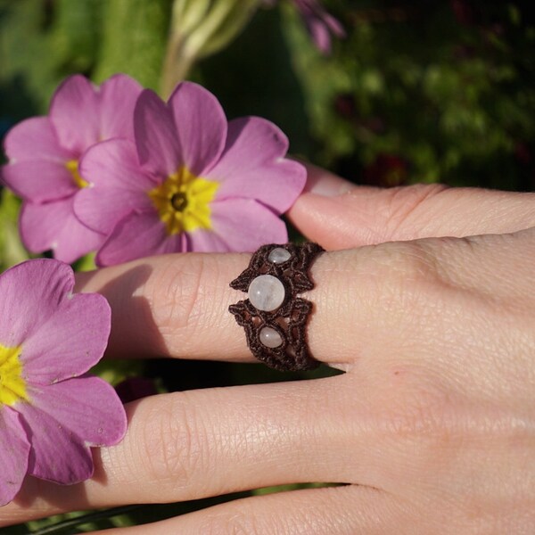 Bague Magnolia Bohème en Quartz Rose et Marron Foncé - Bijou Unique et Artistique, Style Tribal Elfique Féérique, Taille FR, sur mesure