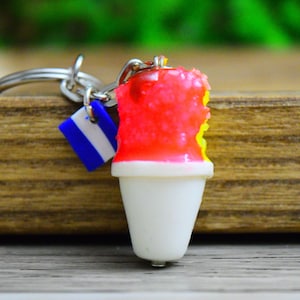 Deliciously Salvadoran: Handmade Raspado Keychain from El Salvador - Artisan-Crafted Flavor for Your Keys! Unique Gift Salvadoran Tradition