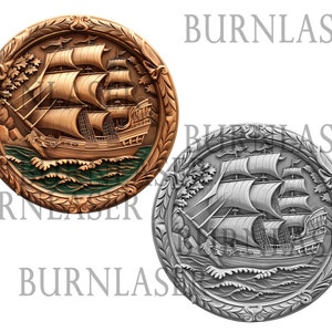 Puede incluir: Dos placas redondas de madera con una imagen tallada de un barco de vela. La placa de la izquierda es de color marr&oacute;n c&aacute;lido y la placa de la derecha es de color plateado.