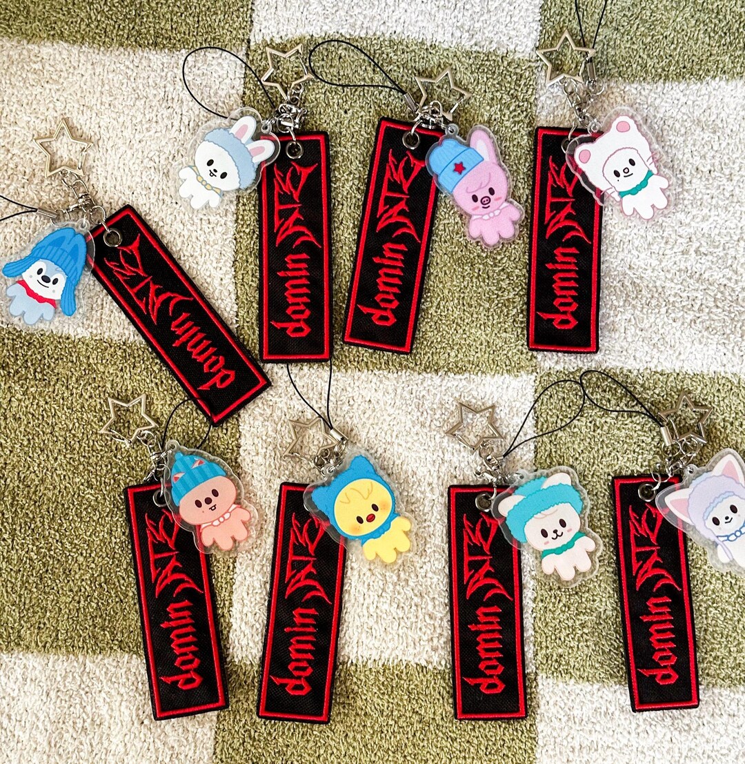 StrayKids ジニレット 着ぐるみ キーチェーン dominAET StrayKids ジニレット 着ぐるみ キーチェーン dominAET Stray