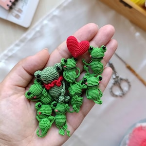 Miniature Handmade Amigurumi Frog/micro Crochet,2 cm Amigurumi Frog, mini Amigurumi, handmade gifts