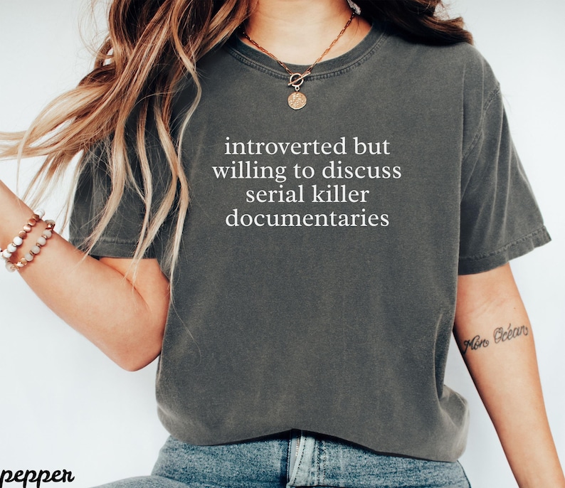 Introverted But Willing To Discuss Serial Killer Documentaries Shirt, Funny Graphic Tee, Sarcastic Quote T-Shirt, Casual Tops