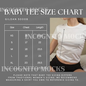 Gildan 5000B Baby Tee Size Chart / Maqueta de camiseta blanca para bebé para mujer / Trendy Selfie Crop Top Baby Tee Mockup Size Chart POD Model Mockup