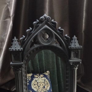 Gothic Witch&#39;s Mirror