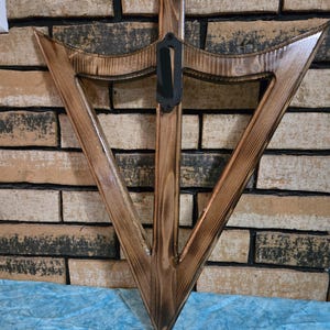 European Mount Holder for bowhunters, Wooden, Arrowhead