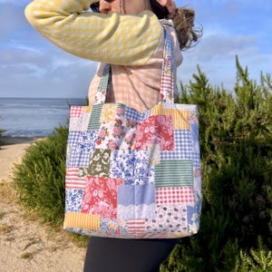 Charmante gesteppte Patchwork-Print-Einkaufstasche - Handgemacht