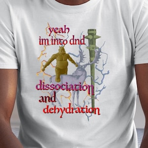 ええ、私は解離と脱水症に興味があります / DND ダンジョンマスター バルダーズゲート Tシャツ シャツ ポケットから出るユーモア トレンディ ユニセックス ギフト